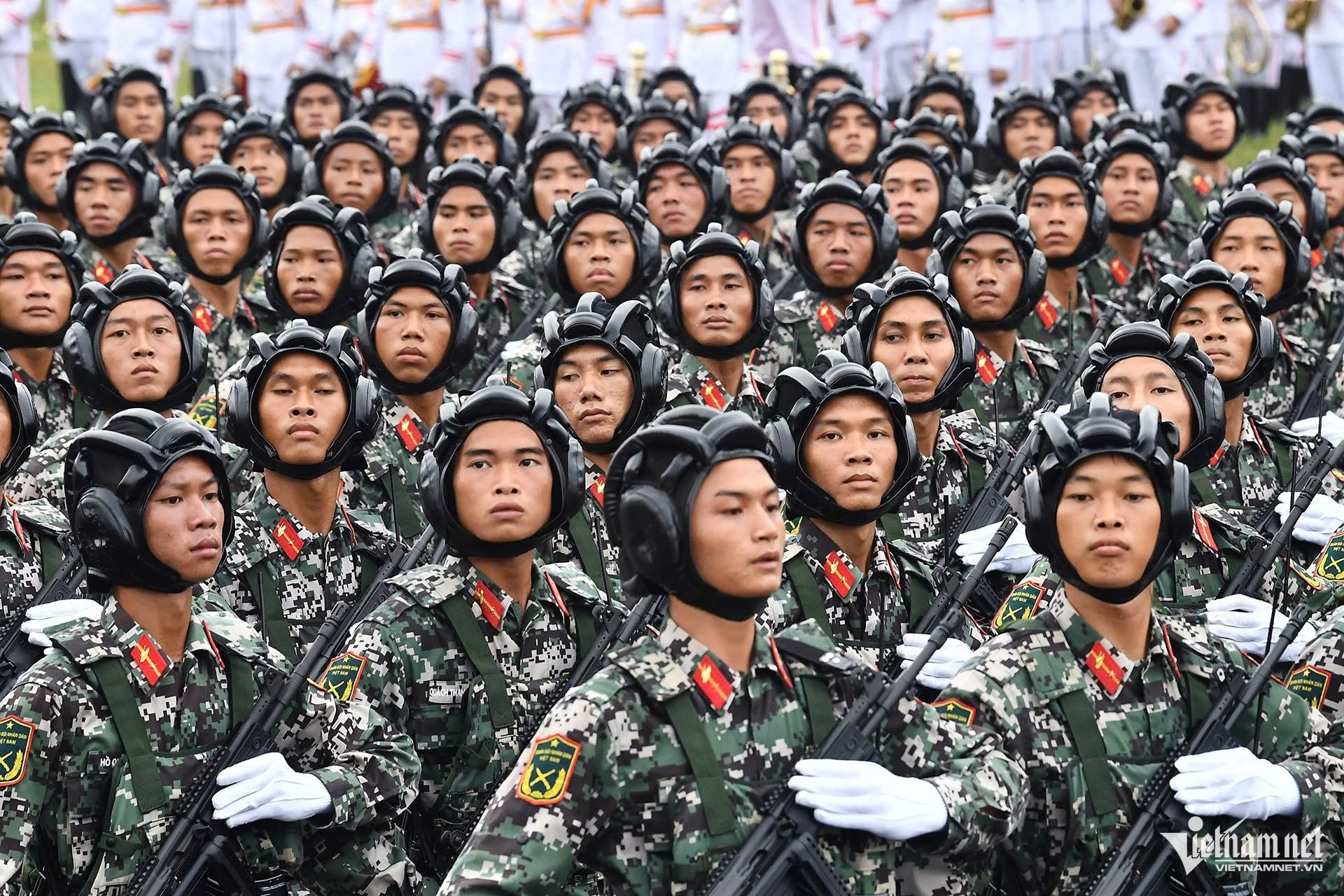 Những mẫu súng trang bị cho các khối diễu binh Quân đội, Công an - 12