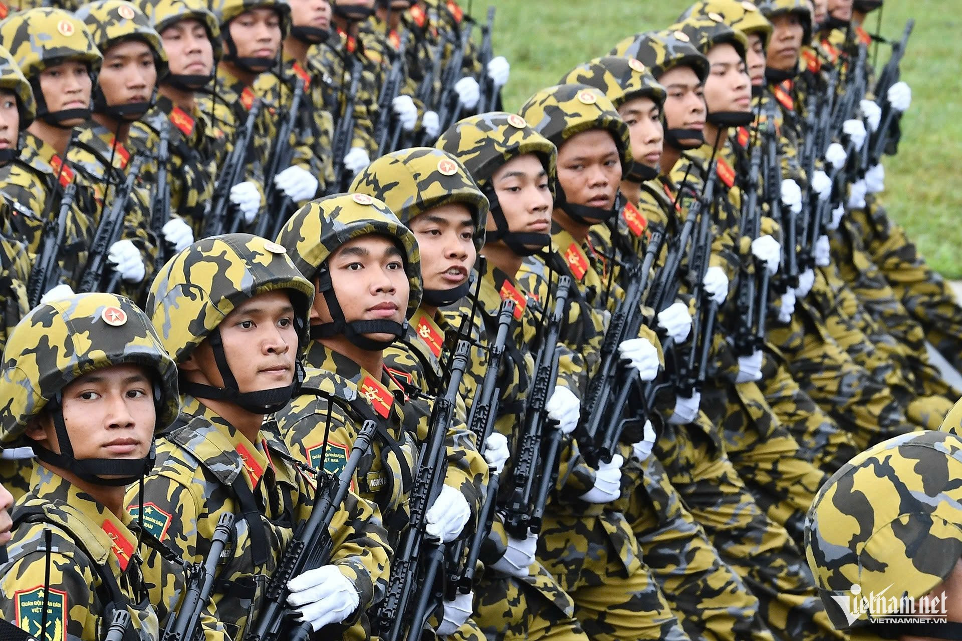 Những mẫu súng trang bị cho các khối diễu binh Quân đội, Công an - 9