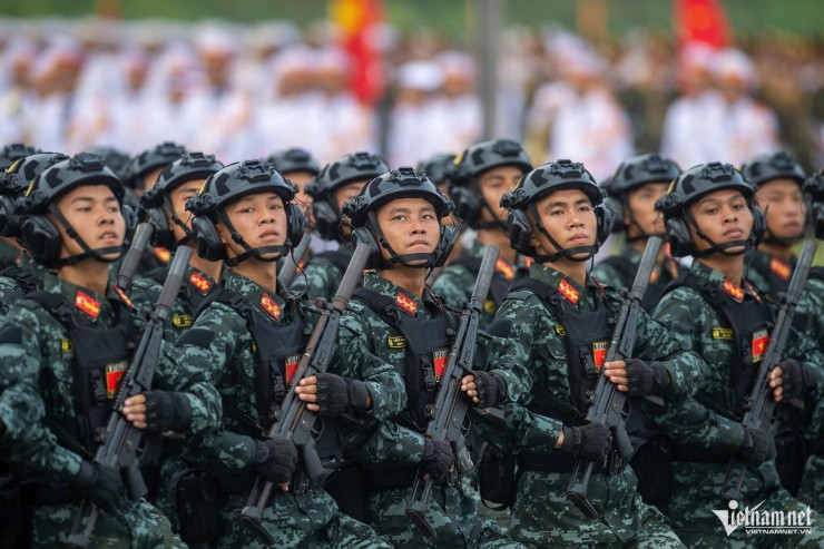 Những mẫu súng trang bị cho các khối diễu binh Quân đội, Công an - 23