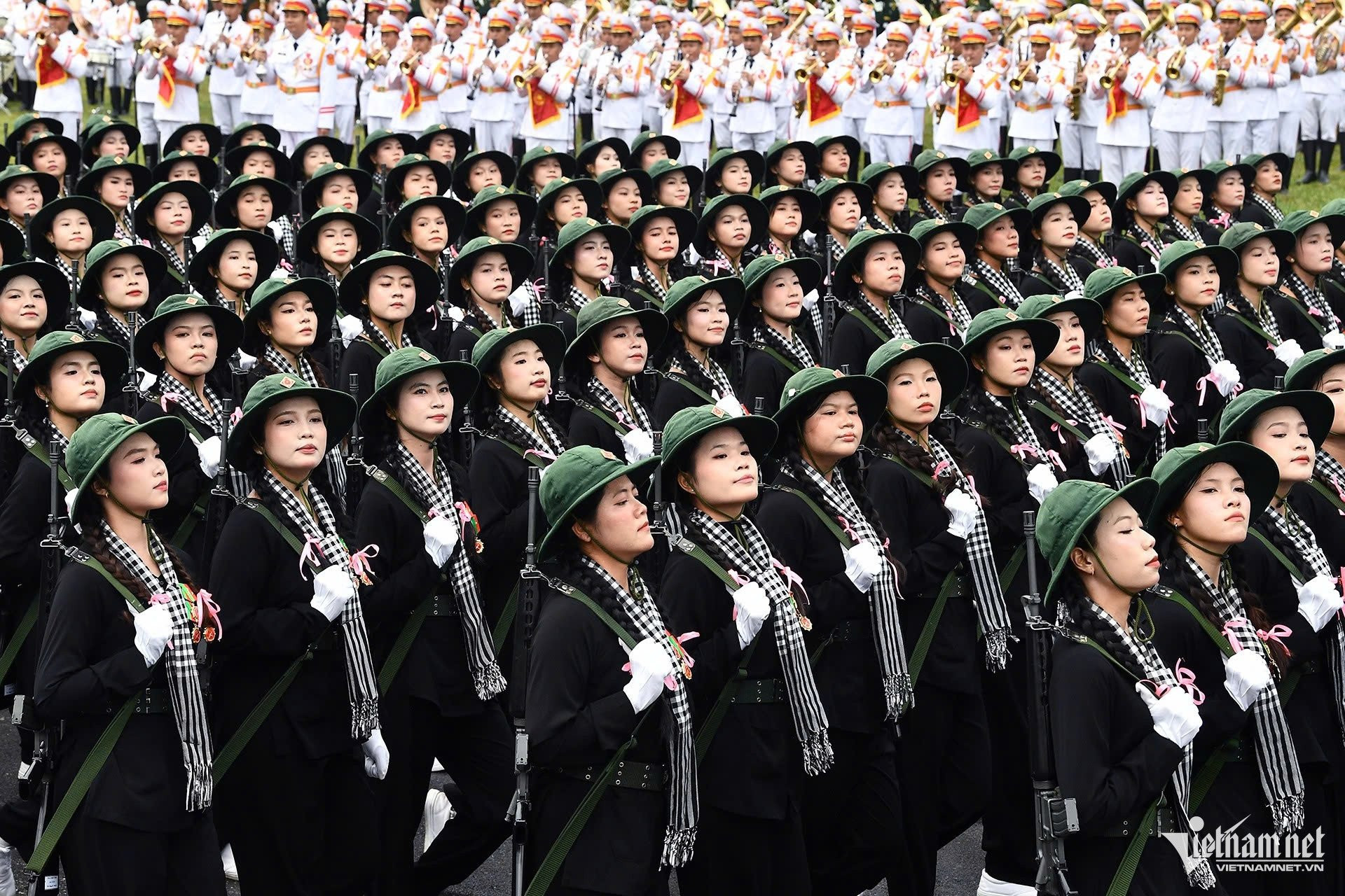 Những mẫu súng trang bị cho các khối diễu binh Quân đội, Công an - 20