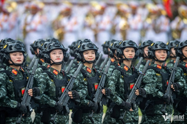 Những mẫu súng trang bị cho các khối diễu binh Quân đội, Công an - 22