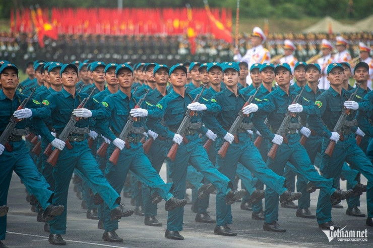 Những mẫu súng trang bị cho các khối diễu binh Quân đội, Công an - 17