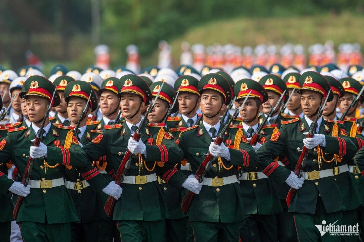 Những mẫu súng trang bị cho các khối diễu binh Quân đội, Công an - 16