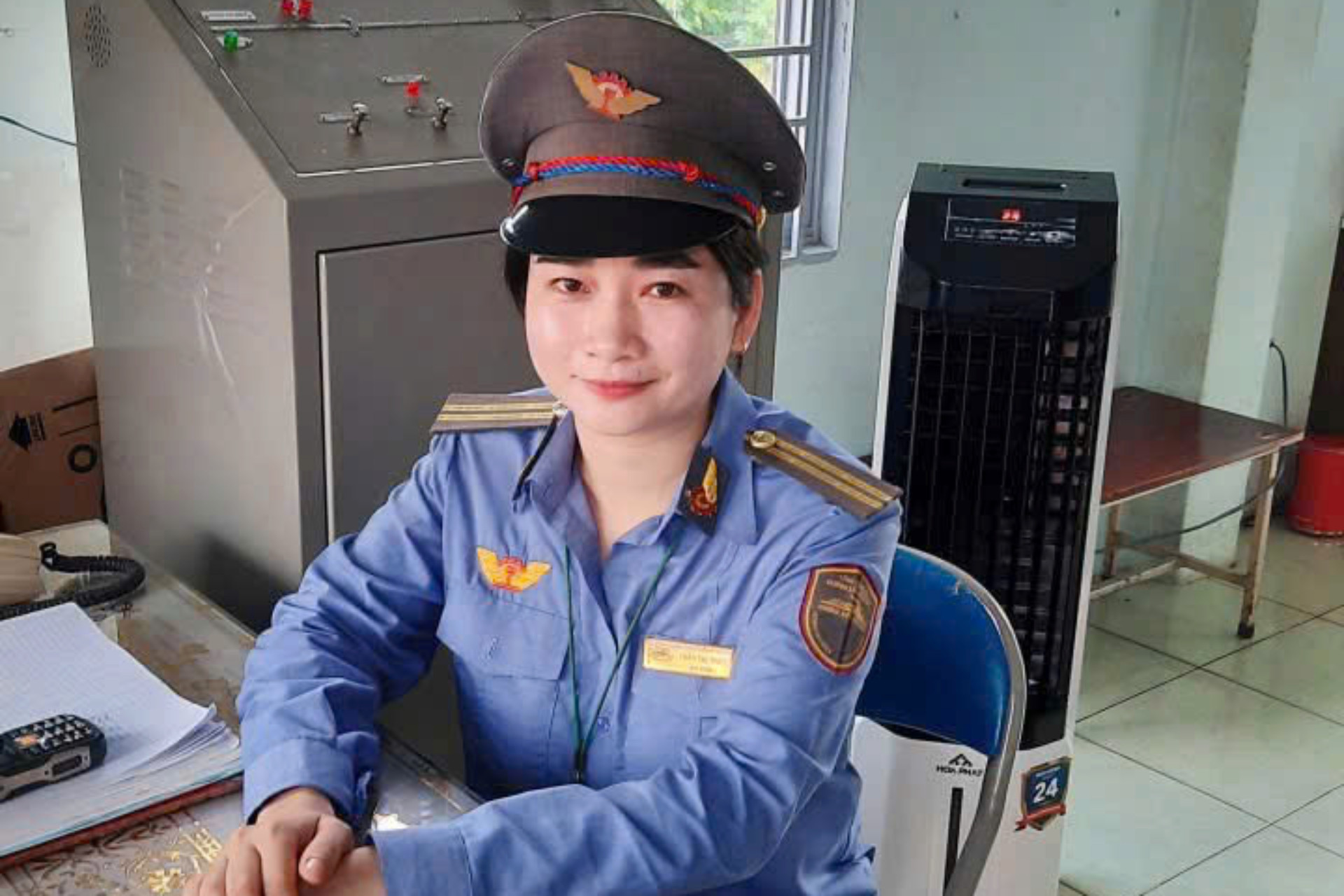 nhan vien gac chan.jpg