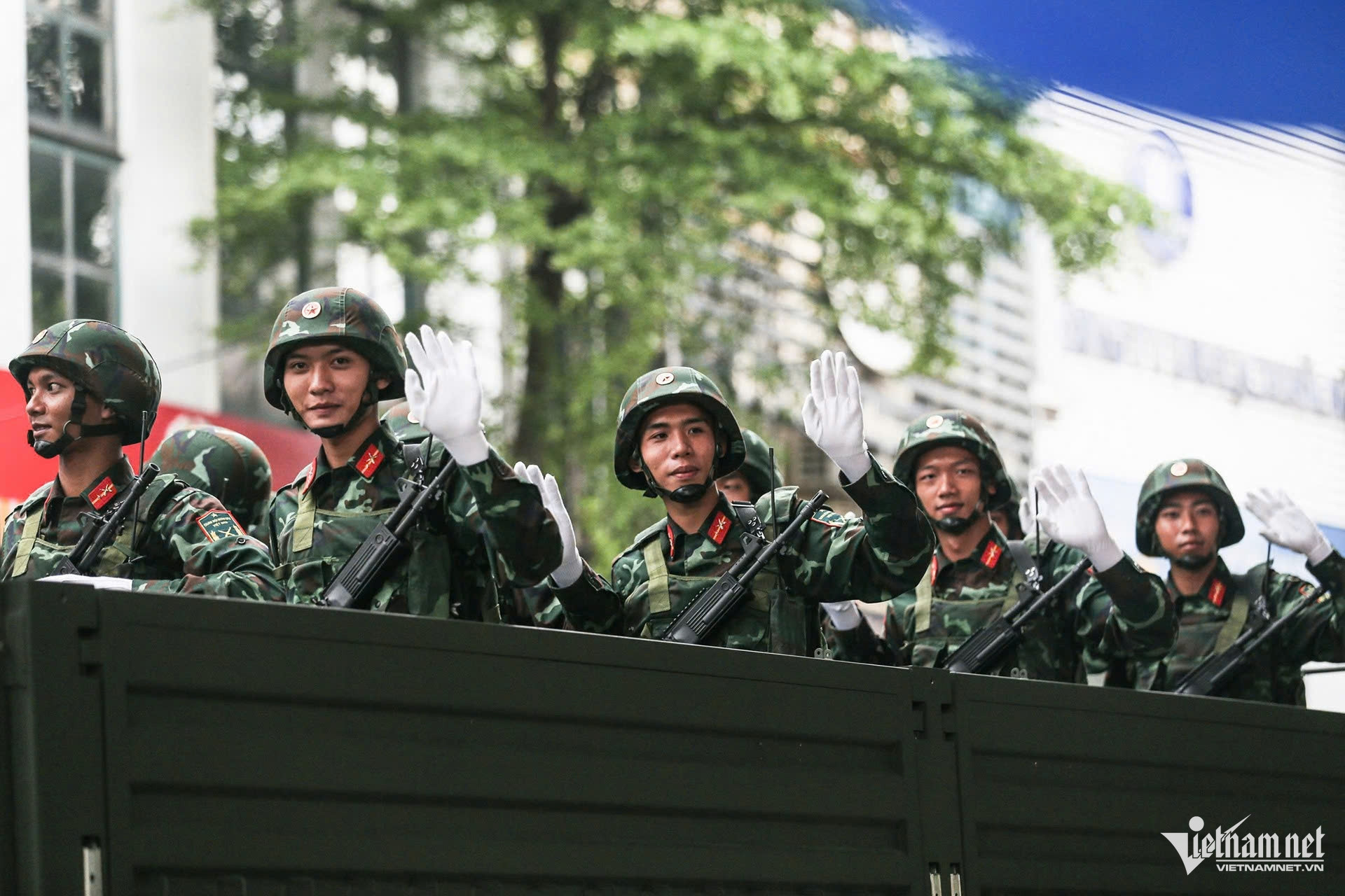 W-tai xuong.jpg