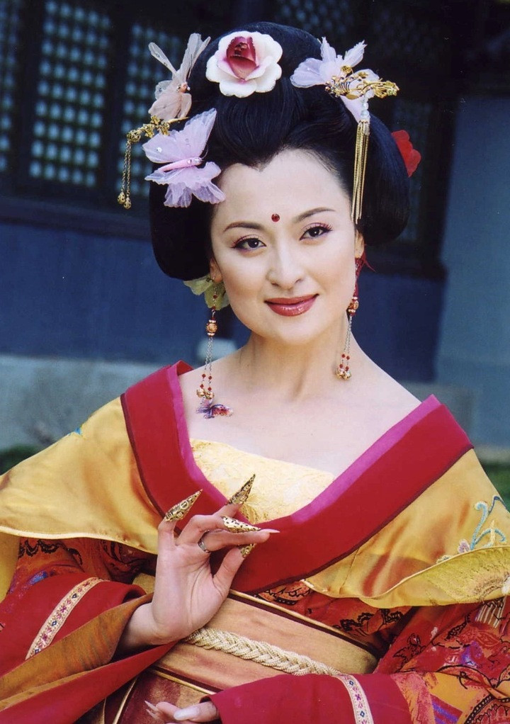 Nhan sắc xinh đẹp giúp Vương Lộ Dao thường được đóng những vai quyền quý.