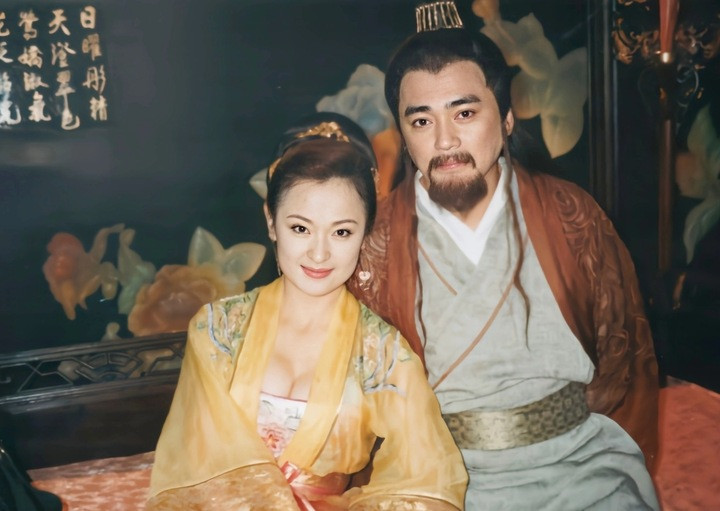 Cuộc sống tuổi U60 bên chồng tỷ phú của mỹ nhân gợi cảm nhất 'Thiên long bát bộ' - 1