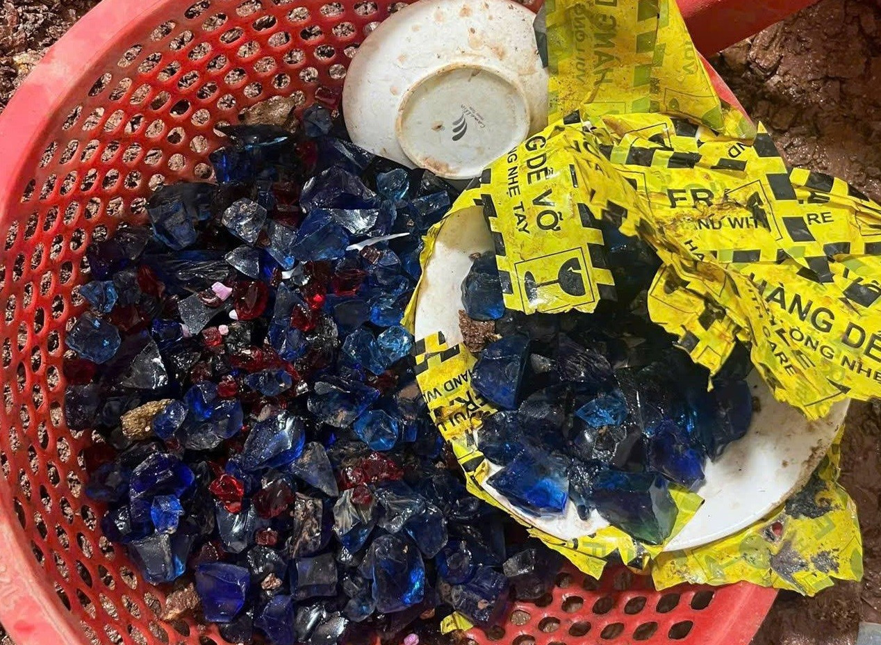 Livestream lừa bán đá thô đục ra có đá qúy, nhóm đối tượng ở Lào Cai cuỗm 10 tỷ đồng- Ảnh 3.