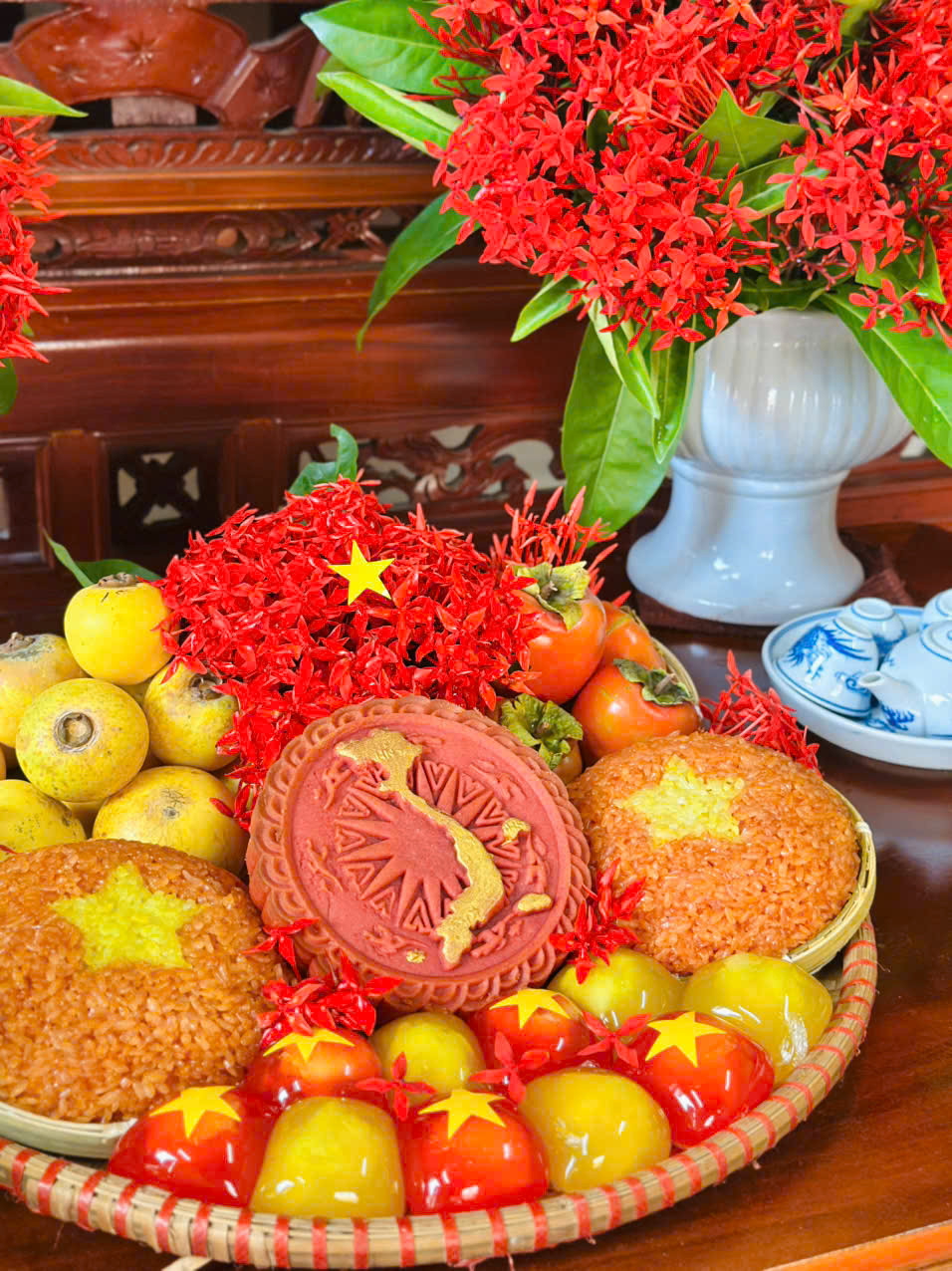 Mâm cỗ Vu Lan cờ đỏ sao vàng 'gây bão' mạng xã hội: Khi đạo hiếu hòa cùng niềm tự hào dân tộc- Ảnh 3.
