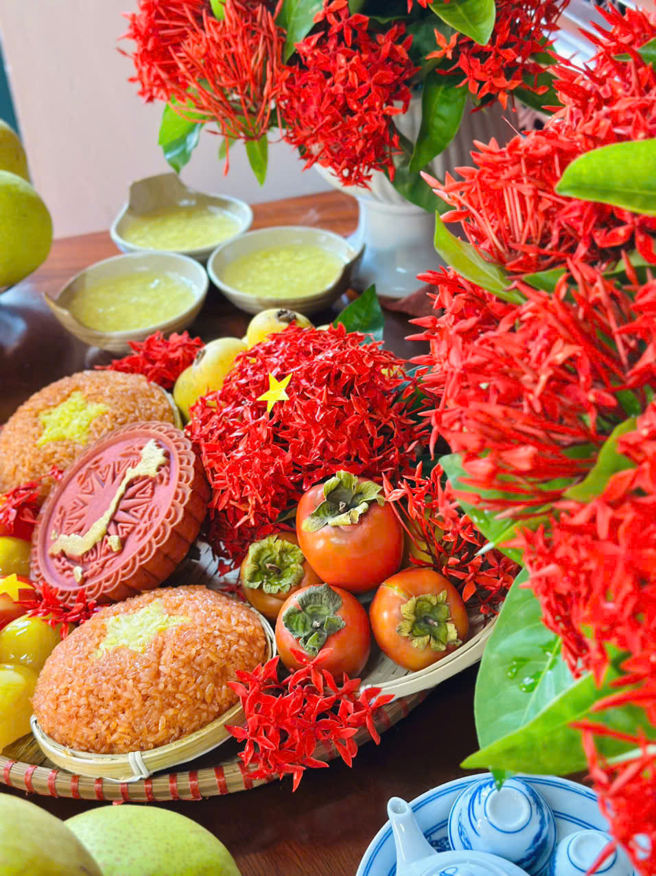 Mâm cỗ Vu Lan cờ đỏ sao vàng 'gây bão' mạng xã hội: Khi đạo hiếu hòa cùng niềm tự hào dân tộc- Ảnh 4.