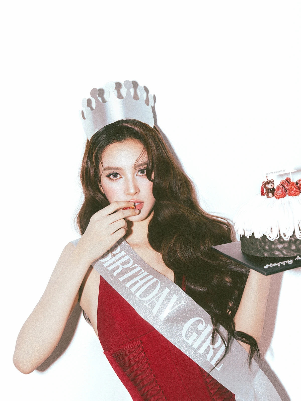 nhan sac tuoi 25 cua hoa hau tieu vy hinh anh 2