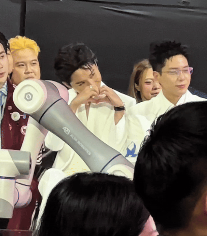 Tăng Duy Tân công khai bắn tim tới Bích Phương