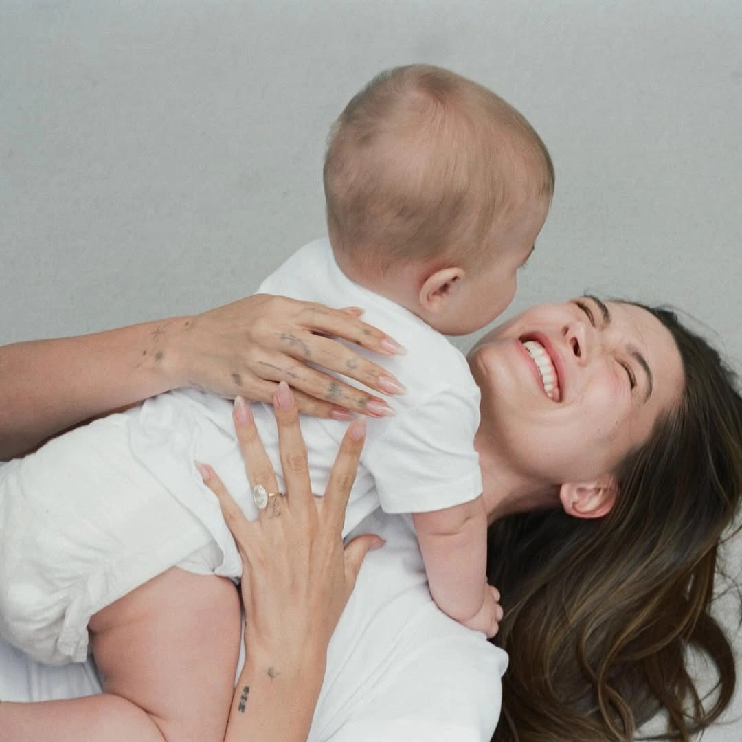 vo chong justin bieber mung sinh nhat con trai 1 tuoi hinh anh 1