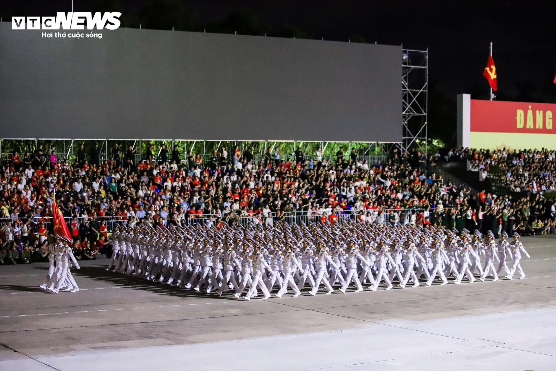 Ấn tượng hình ảnh 16.300 chiến sĩ nhịp bước quân hành tại Quảng trường Ba Đình - 7