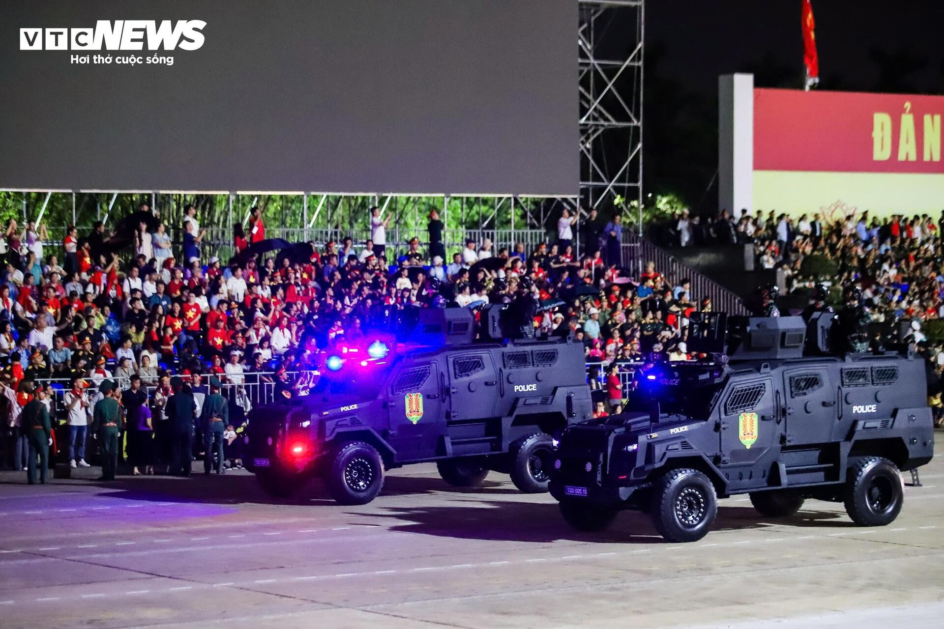 Ấn tượng hình ảnh 16.300 chiến sĩ nhịp bước quân hành tại Quảng trường Ba Đình - 26