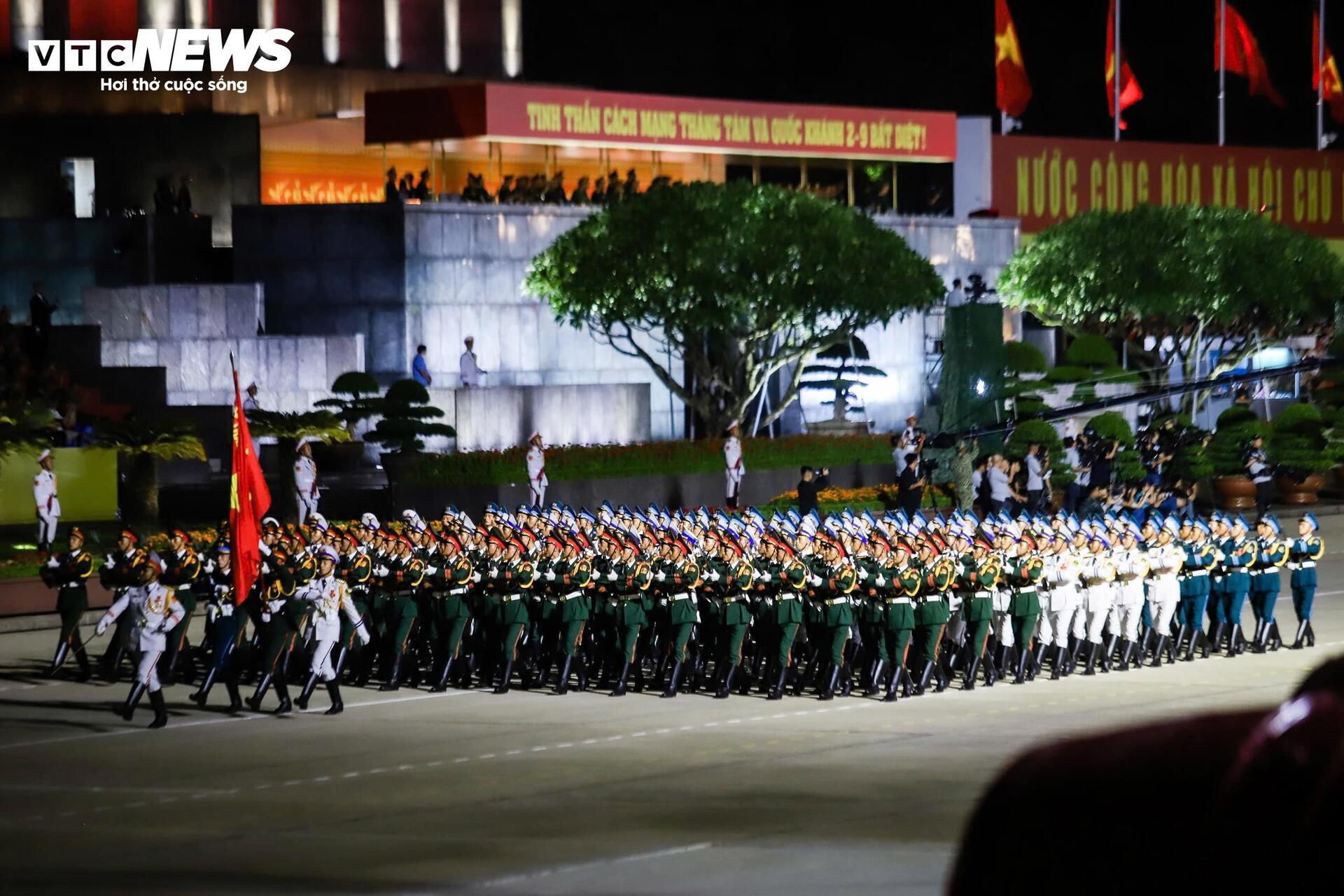 Ấn tượng hình ảnh 16.300 chiến sĩ nhịp bước quân hành tại Quảng trường Ba Đình - 4