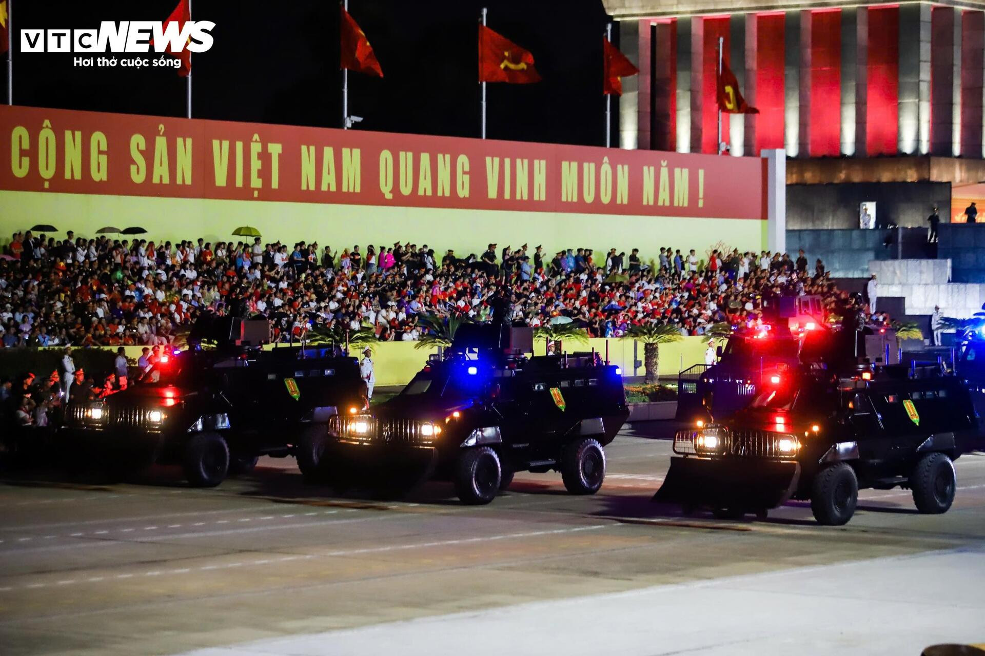 Ấn tượng hình ảnh 16.300 chiến sĩ nhịp bước quân hành tại Quảng trường Ba Đình - 24