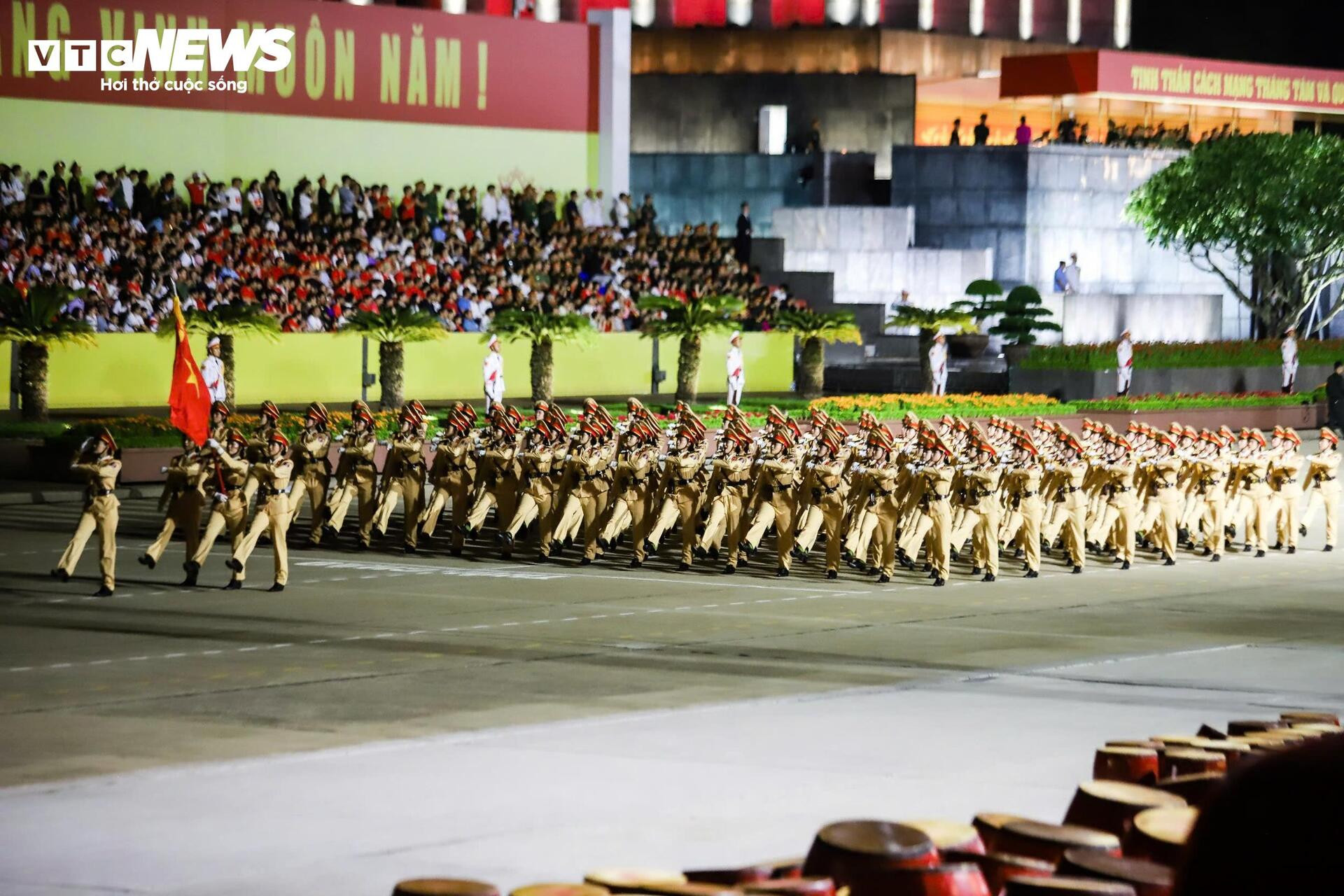 Ấn tượng hình ảnh 16.300 chiến sĩ nhịp bước quân hành tại Quảng trường Ba Đình - 20