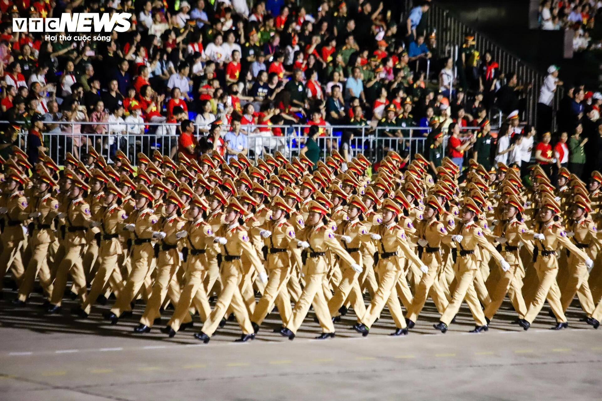 Ấn tượng hình ảnh 16.300 chiến sĩ nhịp bước quân hành tại Quảng trường Ba Đình - 21