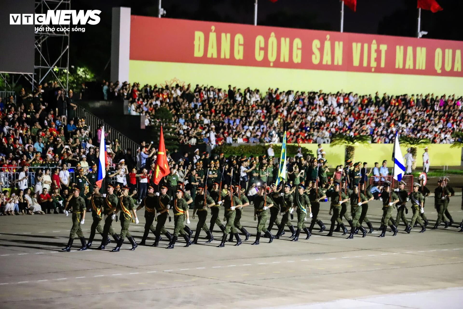 Ấn tượng hình ảnh 16.300 chiến sĩ nhịp bước quân hành tại Quảng trường Ba Đình - 16