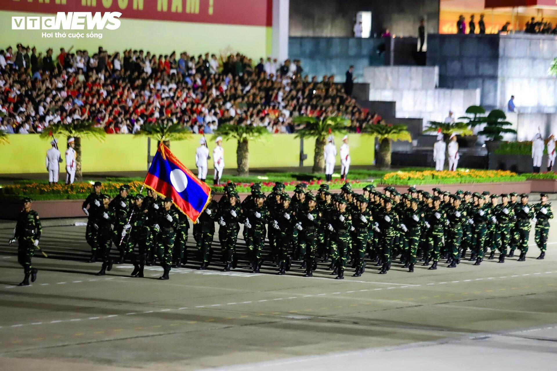 Ấn tượng hình ảnh 16.300 chiến sĩ nhịp bước quân hành tại Quảng trường Ba Đình - 17