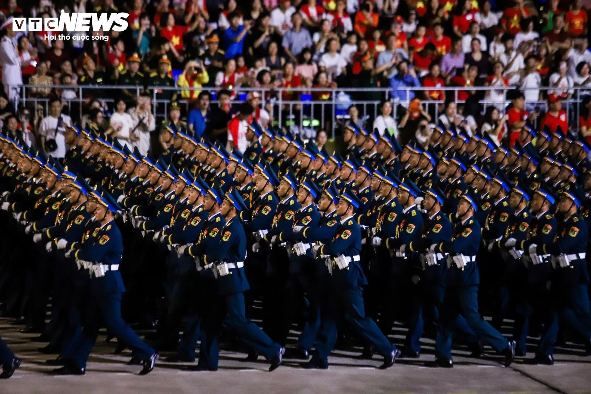Ấn tượng hình ảnh 16.300 chiến sĩ nhịp bước quân hành tại Quảng trường Ba Đình - 11
