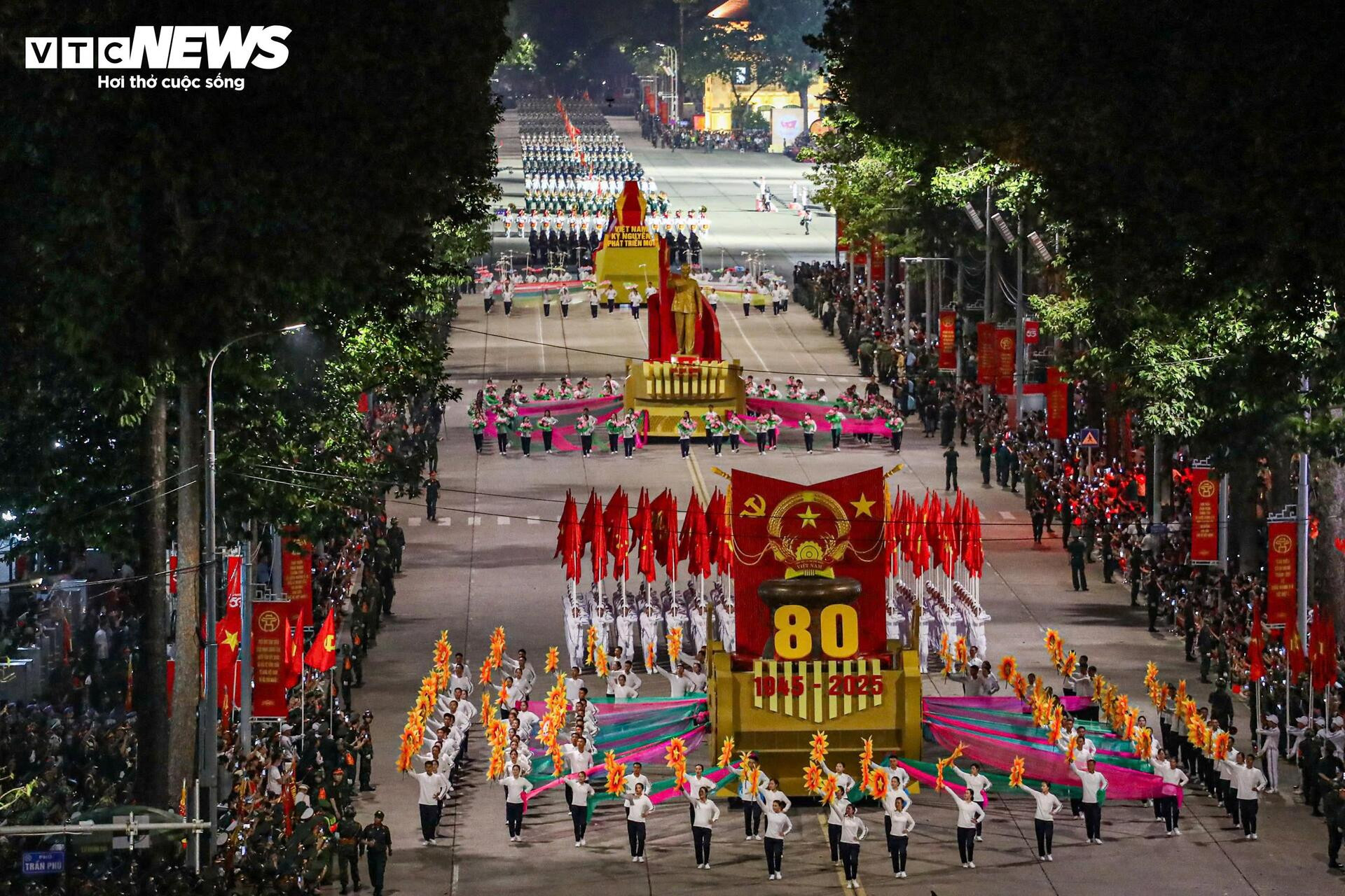 Ấn tượng hình ảnh 16.300 chiến sĩ nhịp bước quân hành tại Quảng trường Ba Đình - 2