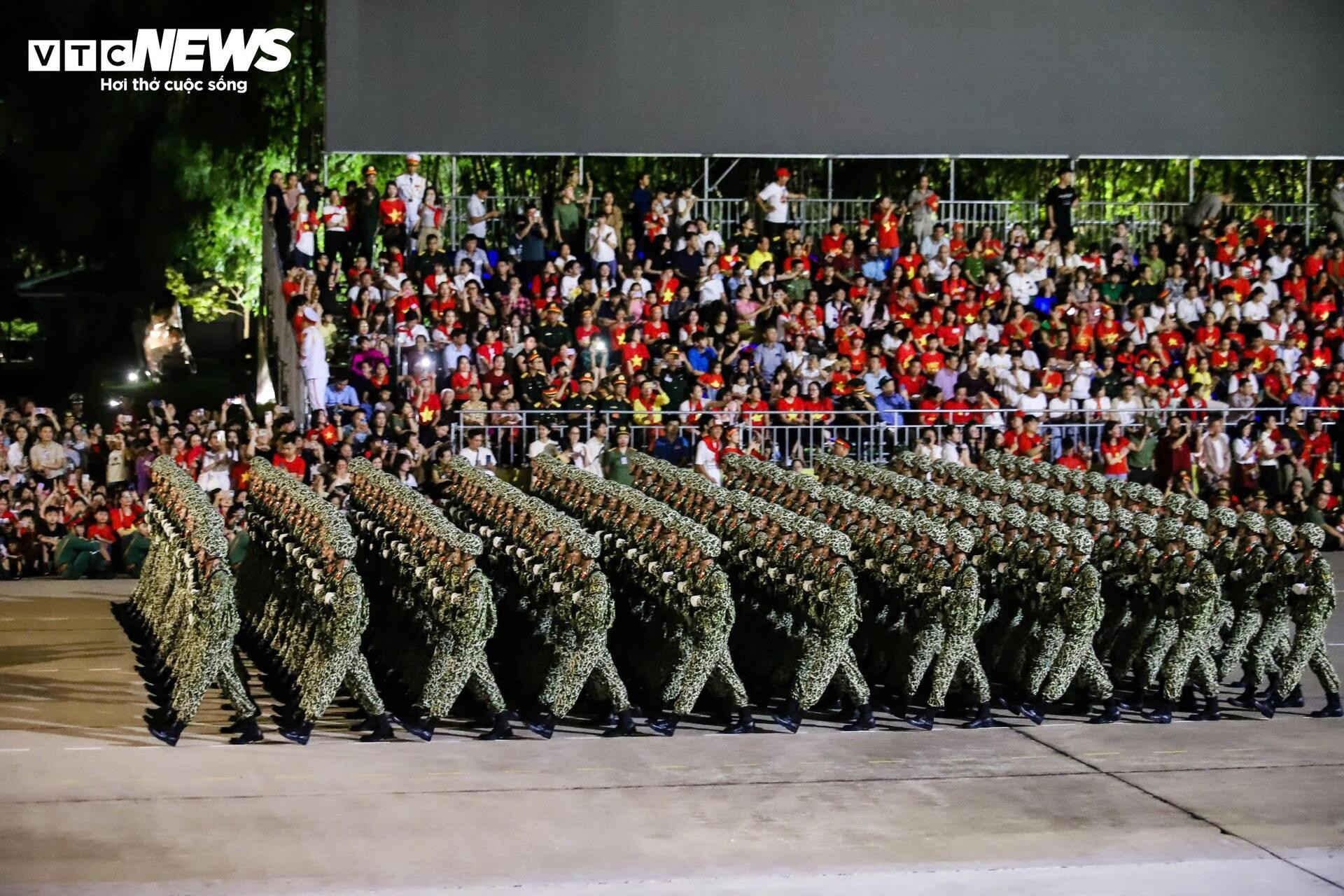 Ấn tượng hình ảnh 16.300 chiến sĩ nhịp bước quân hành tại Quảng trường Ba Đình - 12