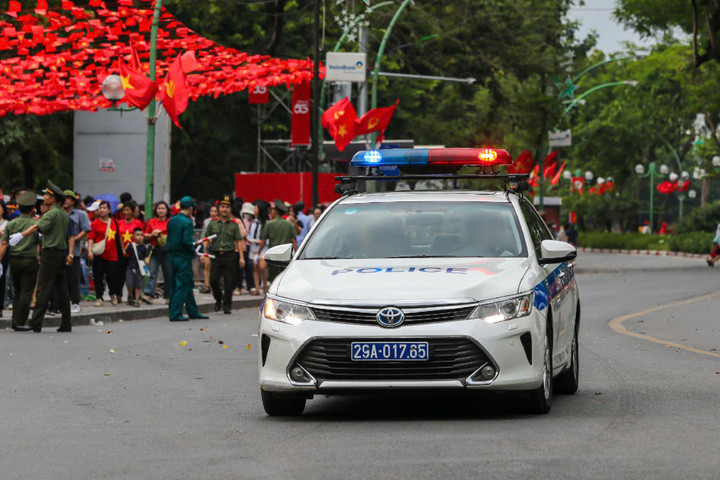 Xe cảnh sát phân luồng giao thông phục vụ buổi tổng hợp luyện. (Ảnh: Minh Tuệ)