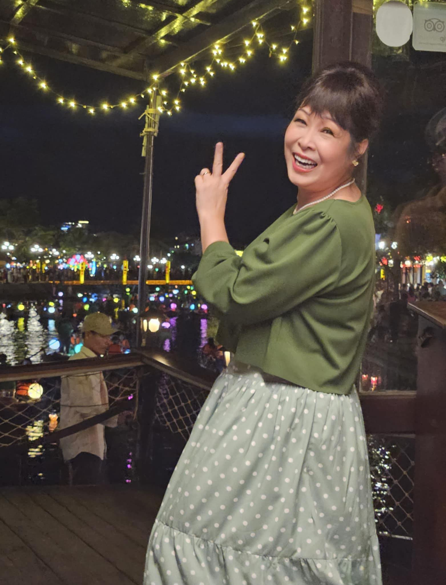 Không son phấn, NSND Hồng Vân vẫn rạng rỡ ở tuổi 59- Ảnh 2.