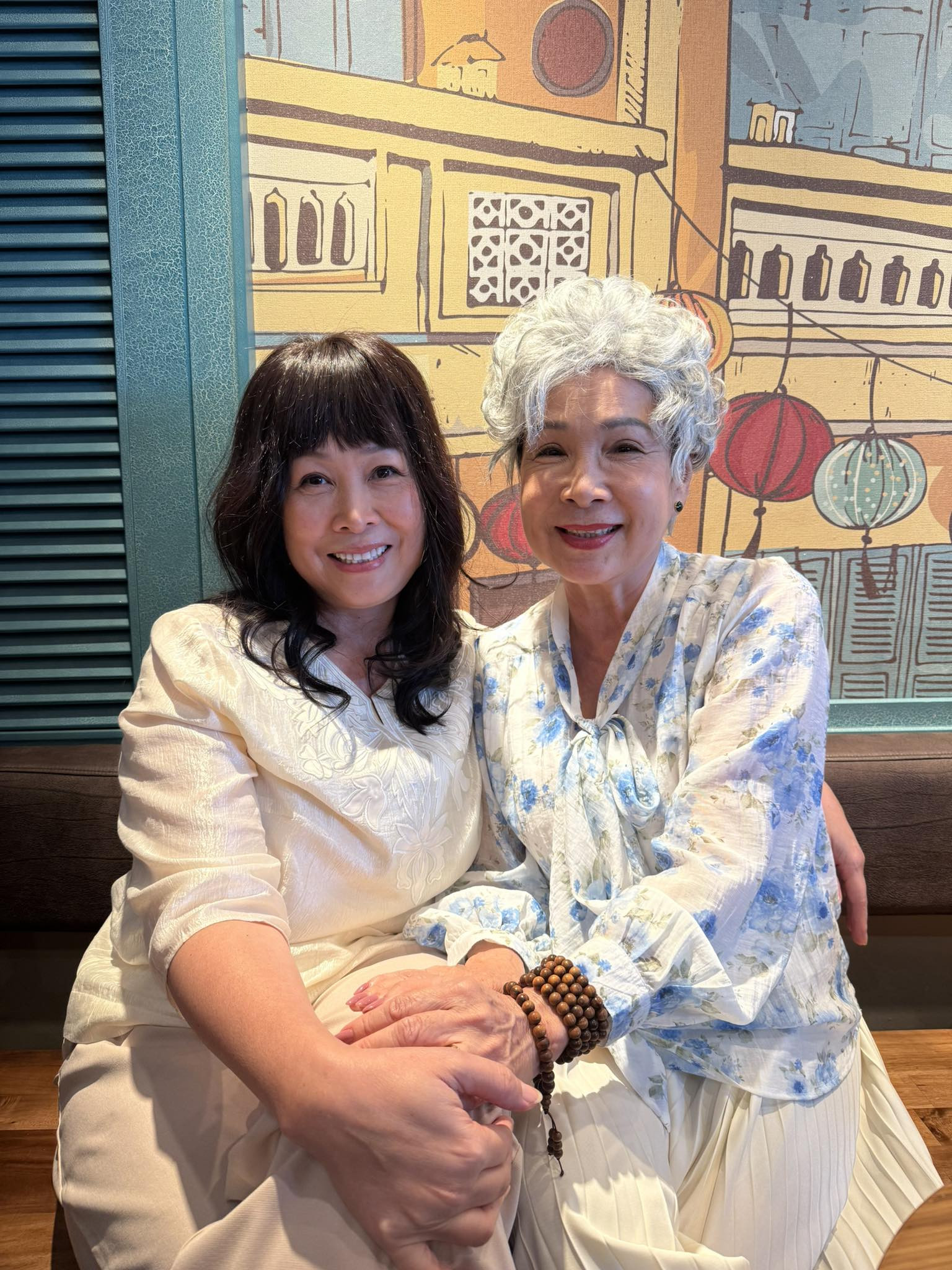 Không son phấn, NSND Hồng Vân vẫn rạng rỡ ở tuổi 59- Ảnh 3.