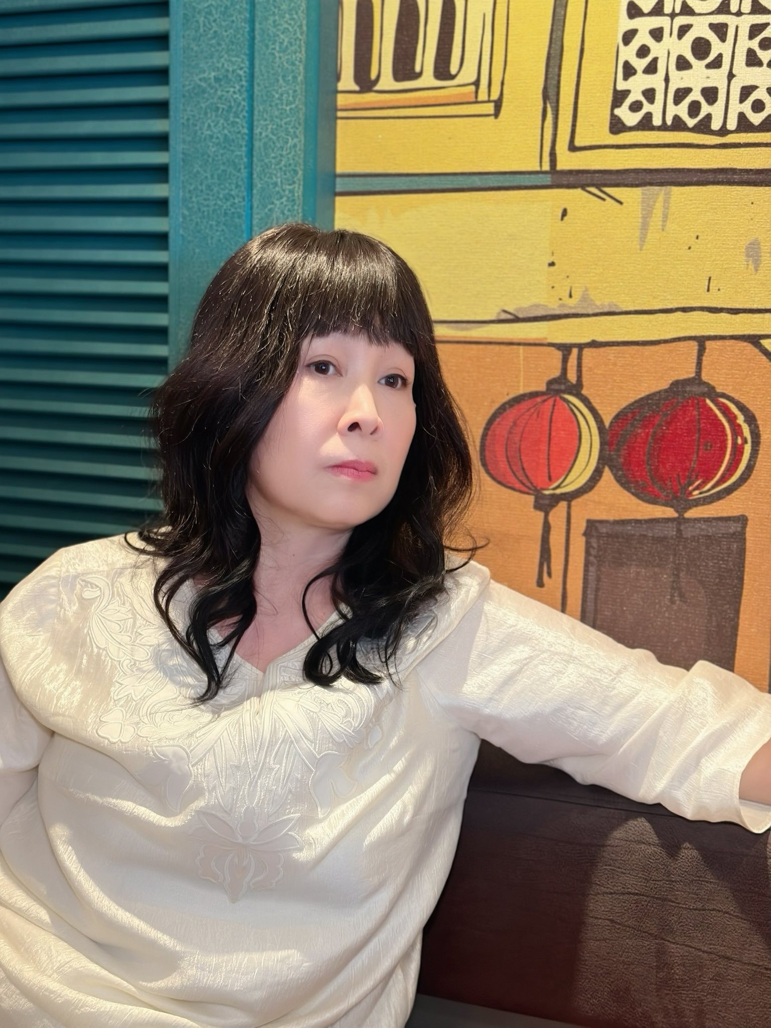 Không son phấn, NSND Hồng Vân vẫn rạng rỡ ở tuổi 59- Ảnh 4.