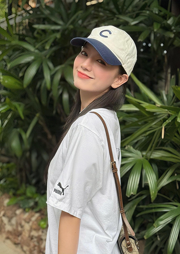 Làn da trắng nõn mịn màng ở tuổi 30 của diễn viên phim 'Mưa đỏ' - Ảnh 3.