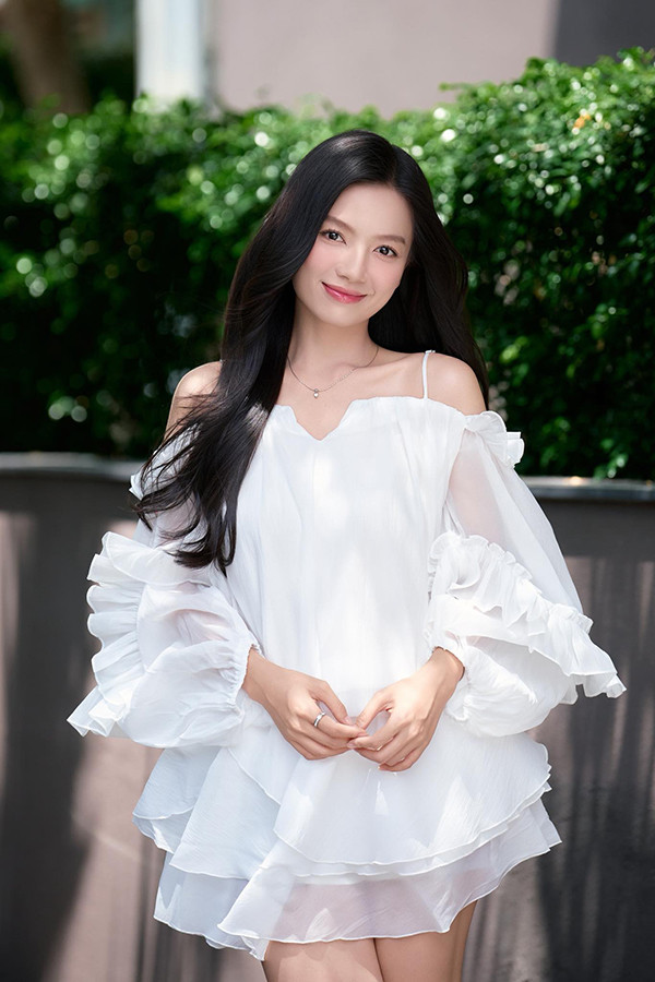 Làn da trắng nõn mịn màng ở tuổi 30 của diễn viên phim 'Mưa đỏ' - Ảnh 8.