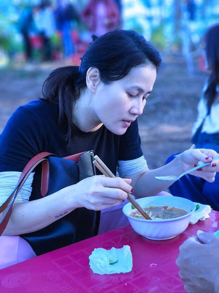 Mặt mộc ở tuổi trung niên của nữ diễn viên phim 'Mưa đỏ' - Thân Thúy Hà- Ảnh 4.