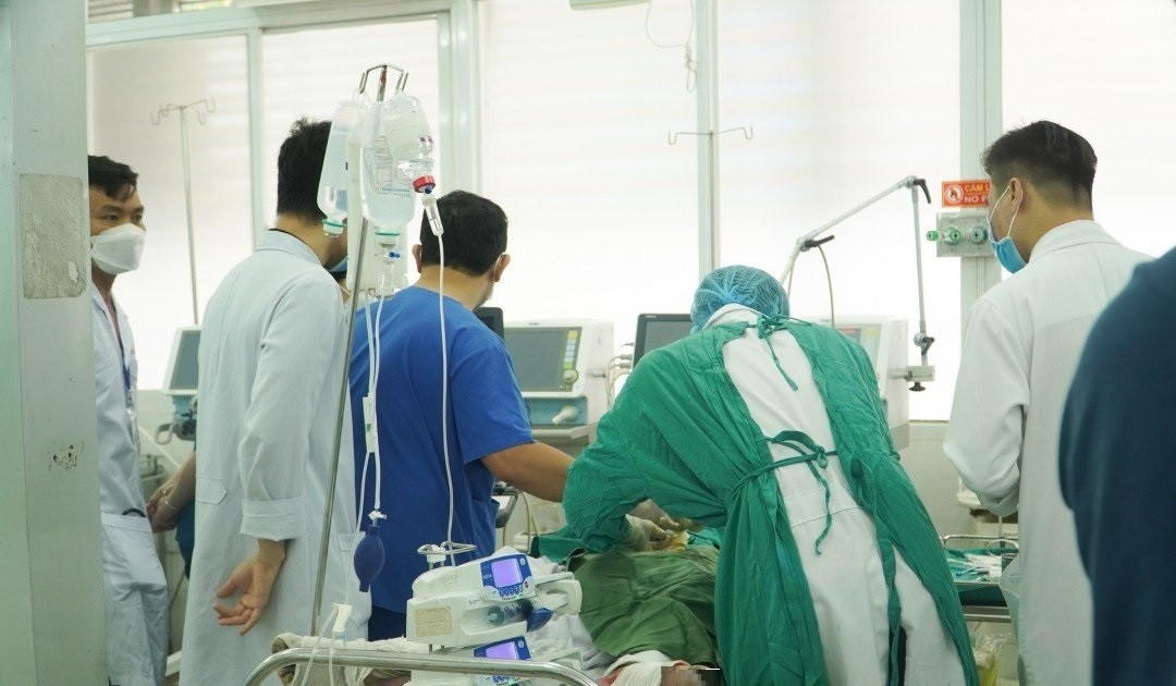 Vợ không cho mua thêm rượu, người đàn ông tạt xăng đốt vợ và cháu插图1 Vợ không cho mua thêm rượu, người đàn ông tạt xăng đốt vợ và cháu插图1