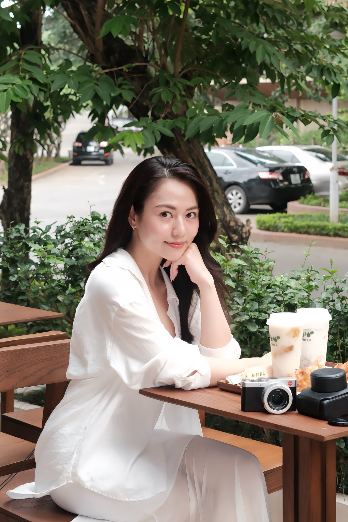 Nữ diễn viên 'gây thương nhớ' mỗi khi xuất hiện trong 'Gió ngang khoảng trời xanh' là ai?- Ảnh 1.