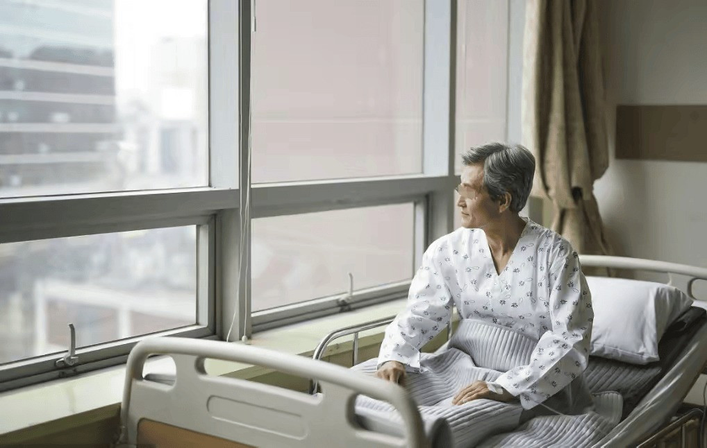 Cả đời tập trung cho sự nghiệp, tuổi già của cụ ông giàu có chỉ còn lại nỗi cô độc - Ảnh 1.