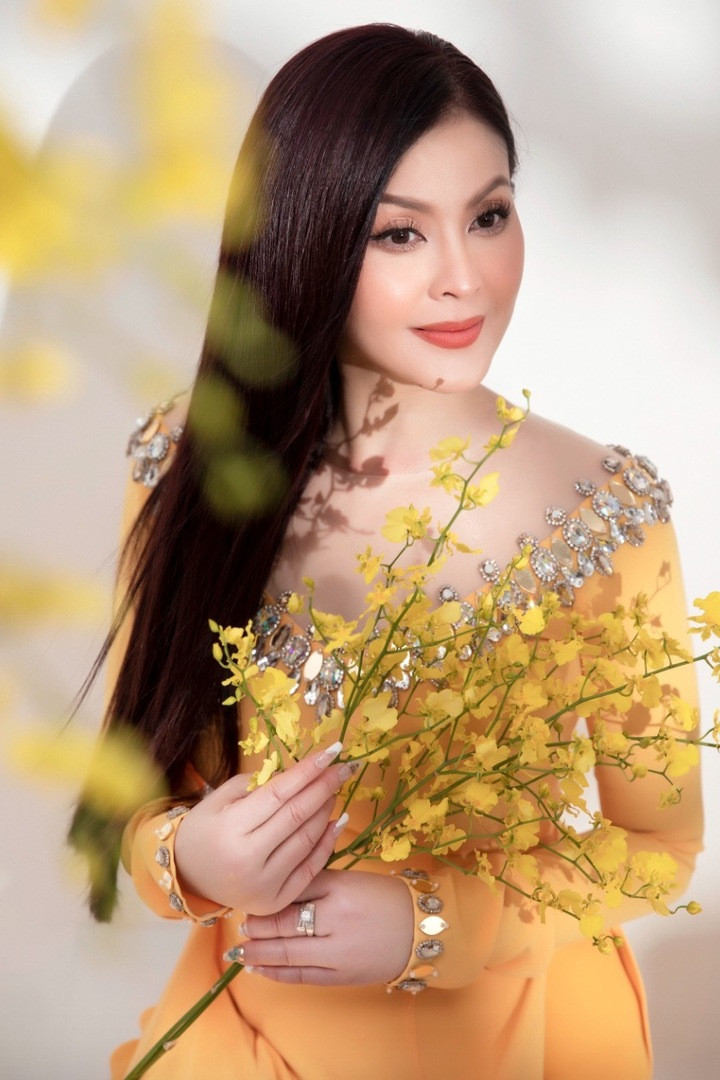 Yến Vy vẫn trẻ đẹp ở tuổi U50.