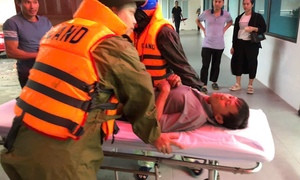 Giải cứu nhiều người mắc kẹt trong nhà tốc mái, sập đổ giữa bão số 5