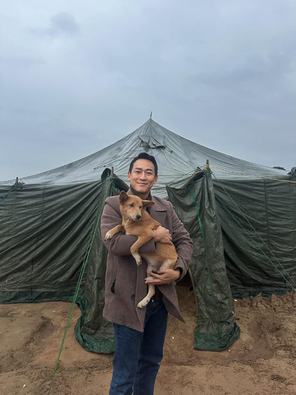 Hứa Vĩ Văn – bác sĩ Lê trong ‘Mưa đỏ’: Tham gia phim tôi cảm giác được ‘tái sinh’ - Ảnh 6.