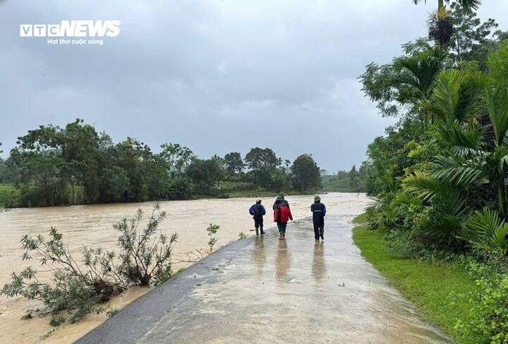 Sáng 25/8, thông tin từ Ban Chỉ huy Phòng thủ dân sự tỉnh Thanh Hóa cho biết mưa lớn kéo dài đã làm một số địa phương ở miền núi của tỉnh bị chia cắt, cô lập.