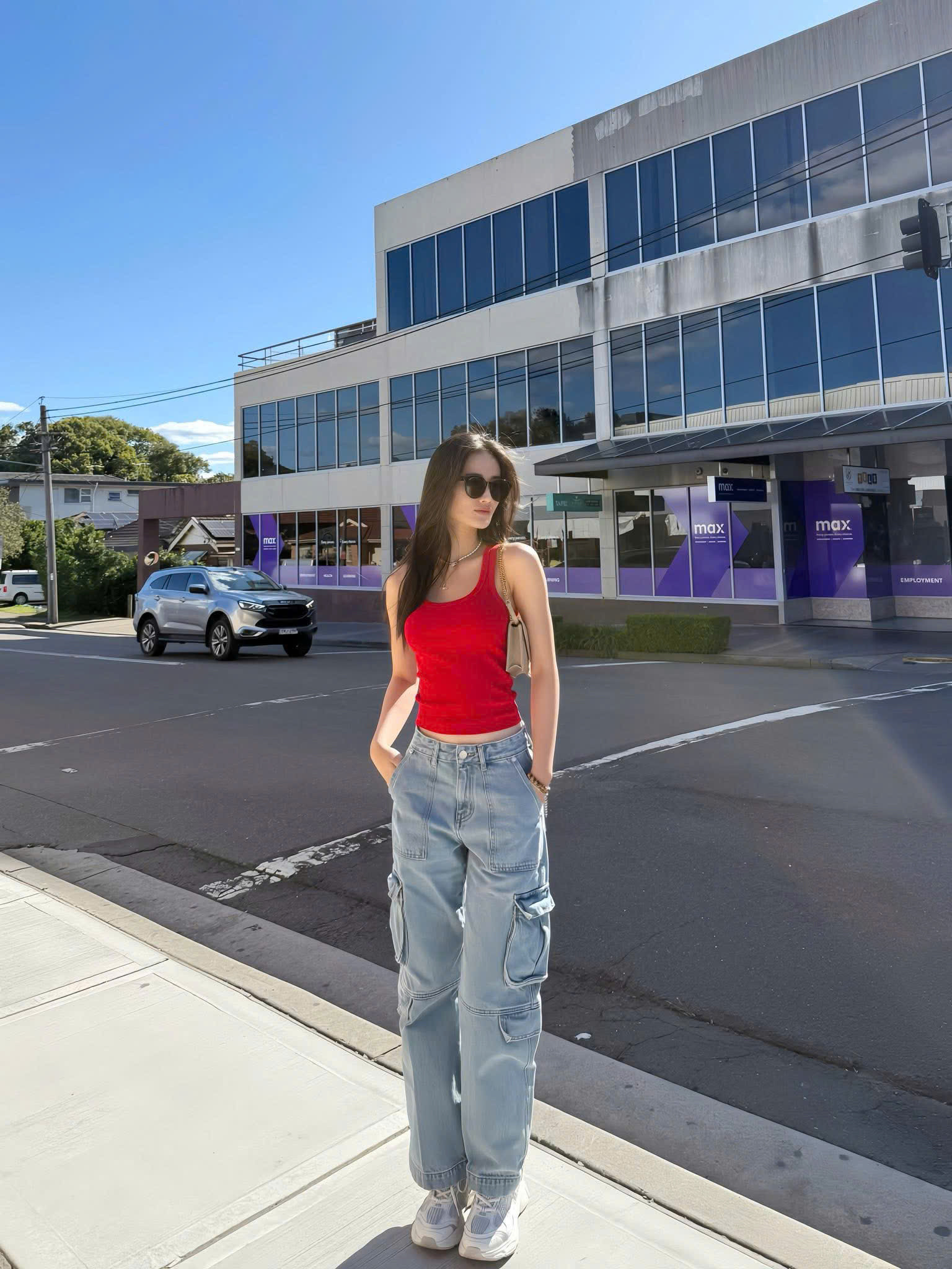 Ý Nhi dát lên người cả trăm triệu sau khi bị soi đi du học tiết kiệm toàn mặc lại đồ cũ