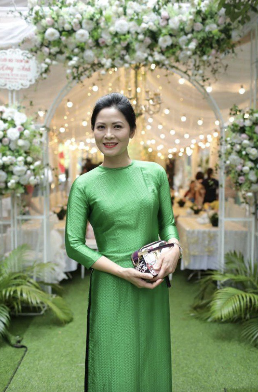 Diễn viên Đinh Thuý Hà khi diện áo dài trong Mưa Đỏ: Giữ trọn nét đẹp nền nã, phúc hậu làm say lòng khán giả- Ảnh 1.