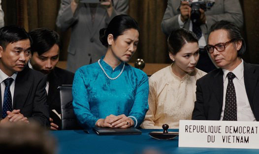 Diễn viên Đinh Thuý Hà khi diện áo dài trong Mưa Đỏ: Giữ trọn nét đẹp nền nã, phúc hậu làm say lòng khán giả- Ảnh 7.