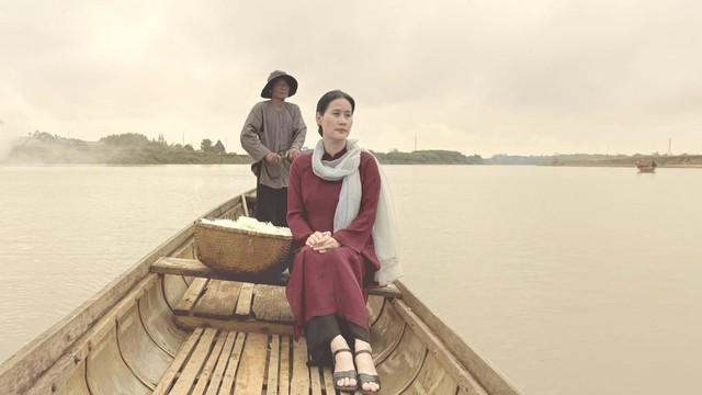 Diễn viên Đinh Thuý Hà khi diện áo dài trong Mưa Đỏ: Giữ trọn nét đẹp nền nã, phúc hậu làm say lòng khán giả- Ảnh 16.