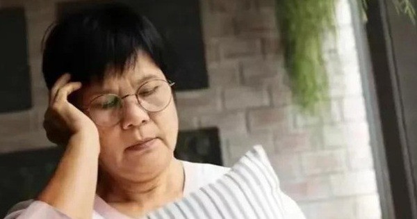 Lương hưu hơn 3 triệu, làm thuê đến nhập viện để trả nợ giúp con: Lời thức tỉnh từ cụ bà U70- Ảnh 1.