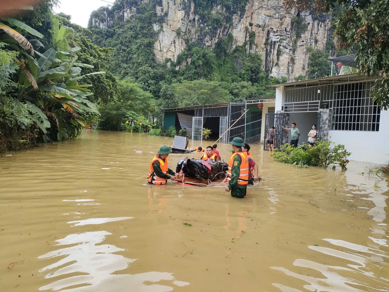 a5Nước sông Thanh Hóa vượt báo động 3.jpg