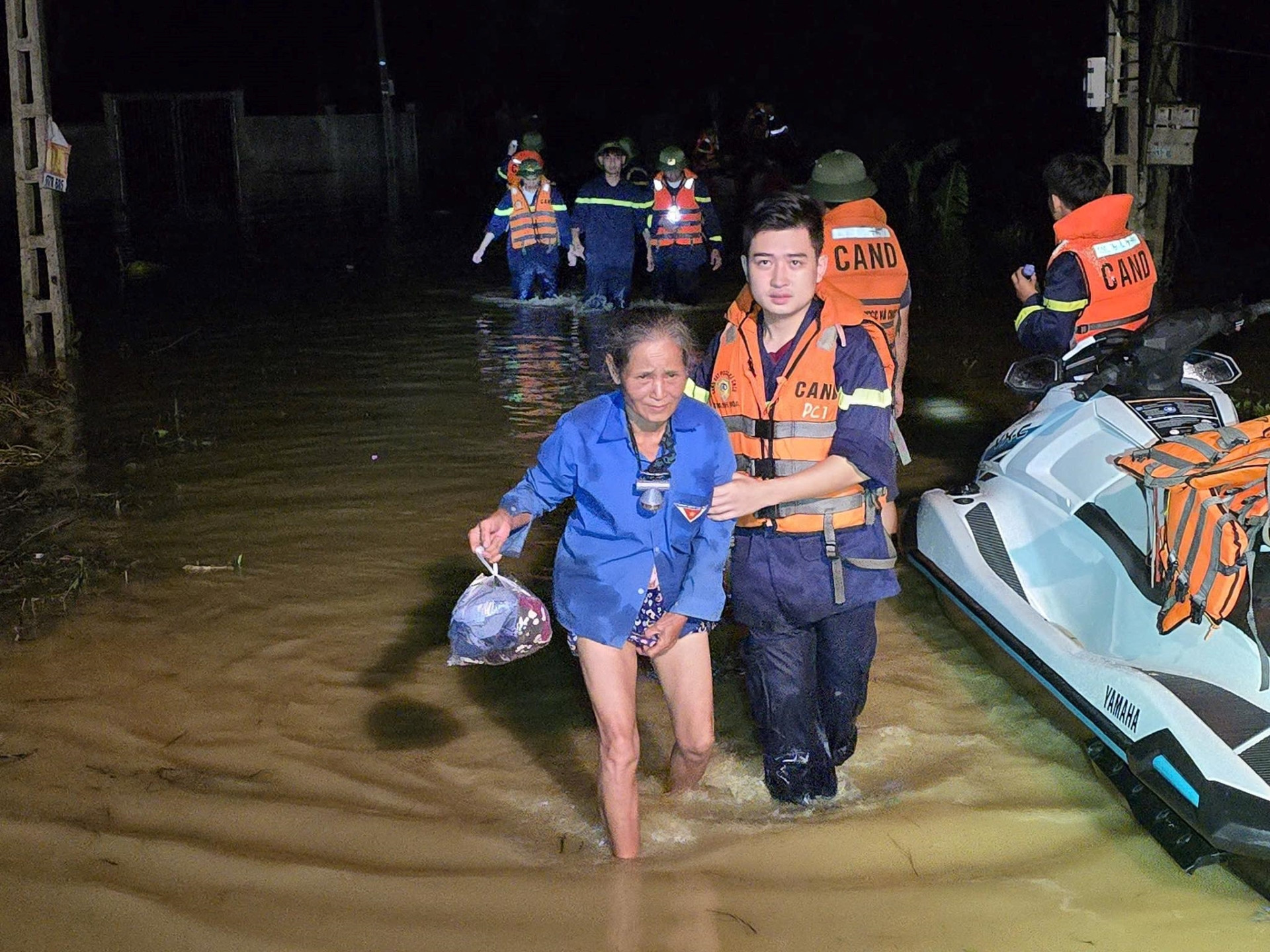 a1Nước sông Thanh Hóa vượt báo động 3.jpg