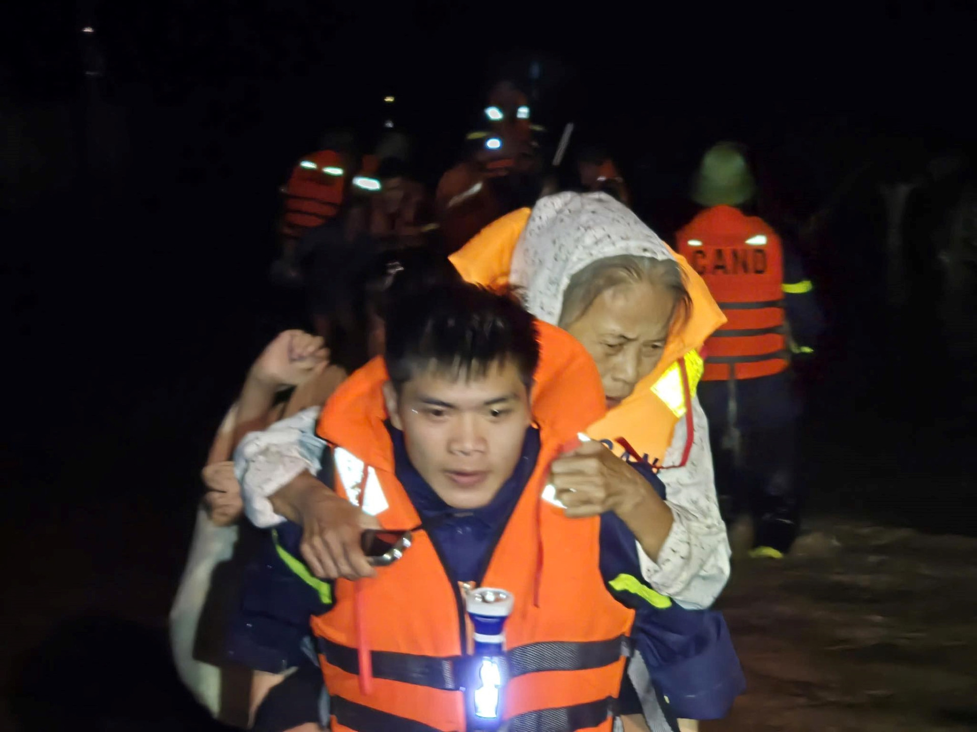 a2Nước sông Thanh Hóa vượt báo động 3.jpg